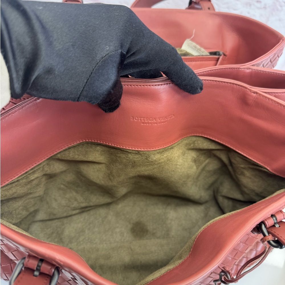 Bottega Veneta Medium Nappa Intrecciato Roma Tote - Picture 14 of 15